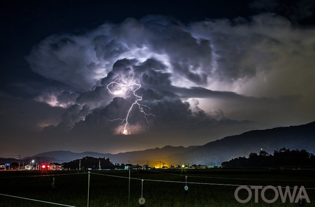 第19回 雷写真コンテスト受賞作品 佳作 -渦巻く雷雲-